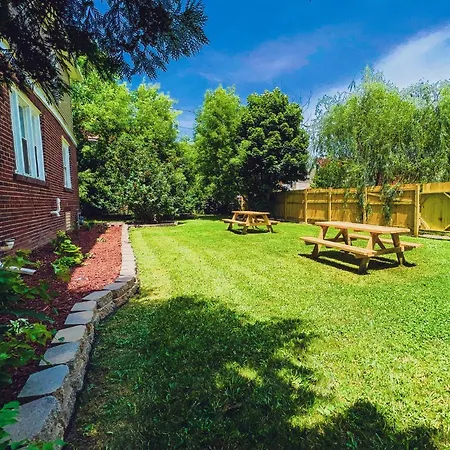 The Trotter Manor: Cozy Retreat Near Niagara Falls Exterior photo
