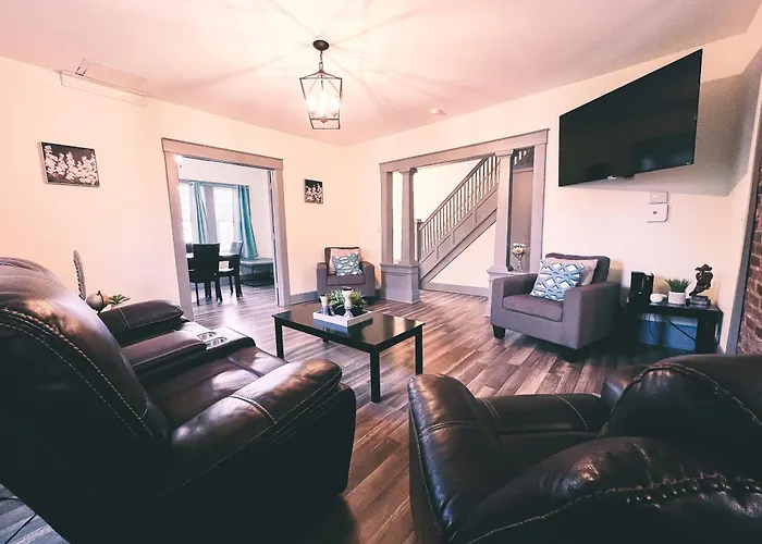 Centrally Located 5Br House In Niagara Falls
