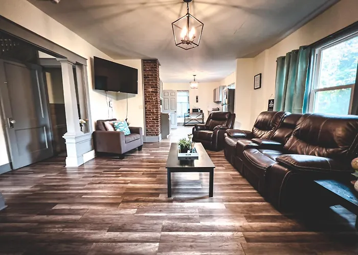 Centrally Located 5Br House In Niagara Falls
