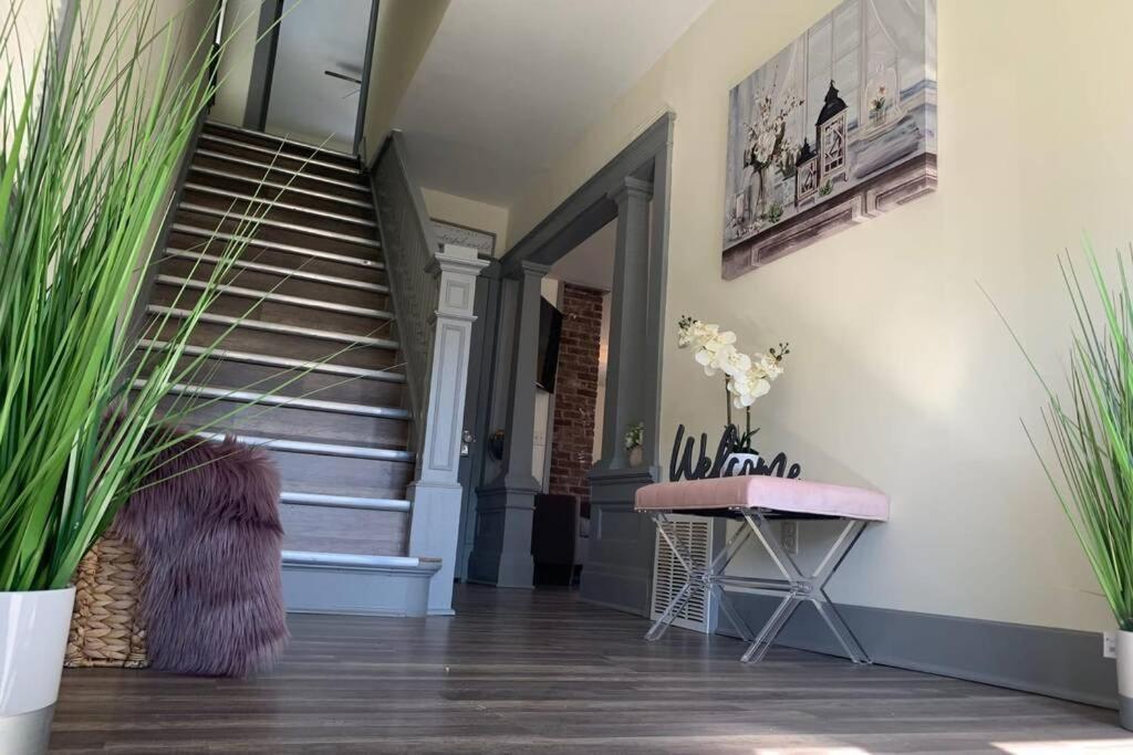 Centrally Located 5Br House In Niagara Falls *