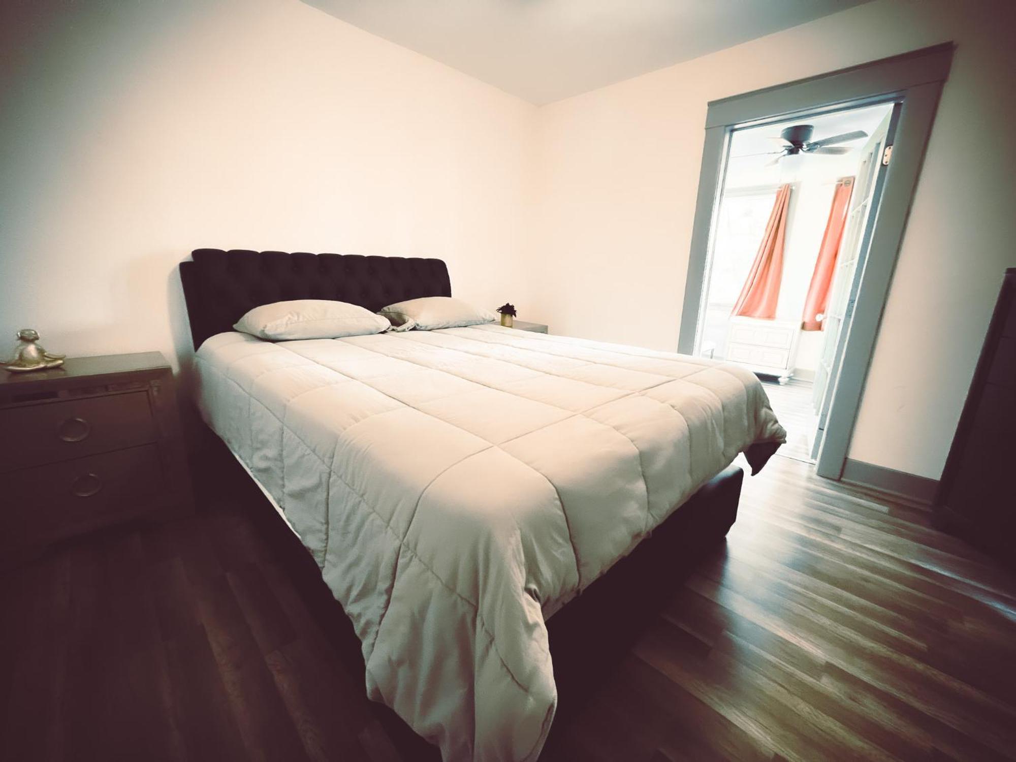 Centrally Located 5Br House In Niagara Falls