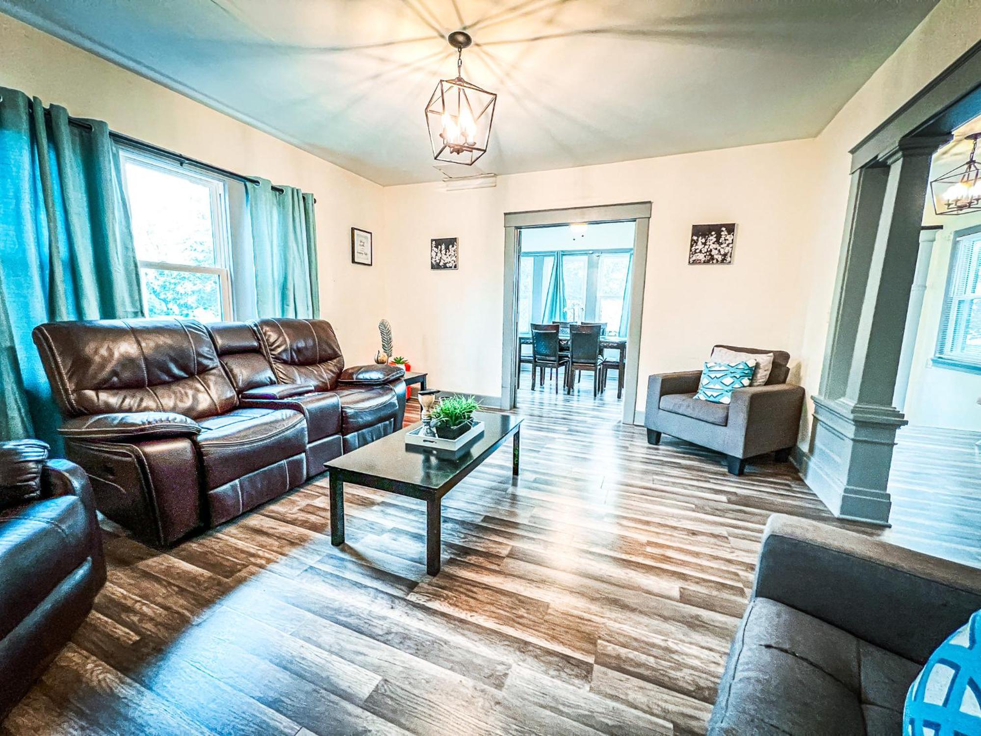 Holiday home Centrally Located 5Br House In Niagara Falls *