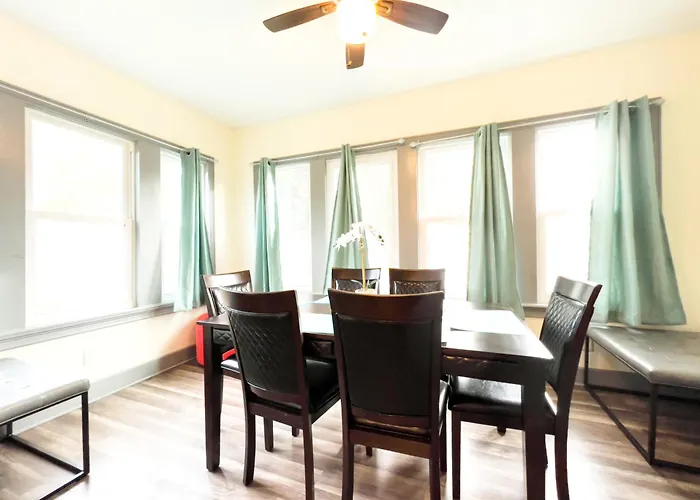 Centrally Located 5Br House In Niagara Falls