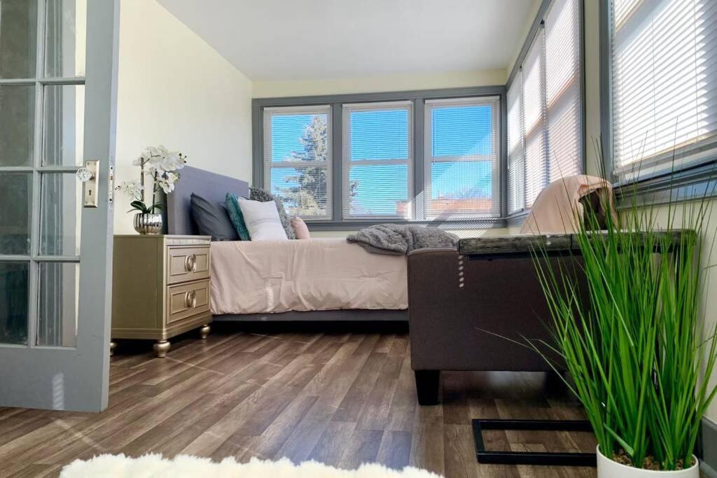 Centrally Located 5Br House In Niagara Falls *