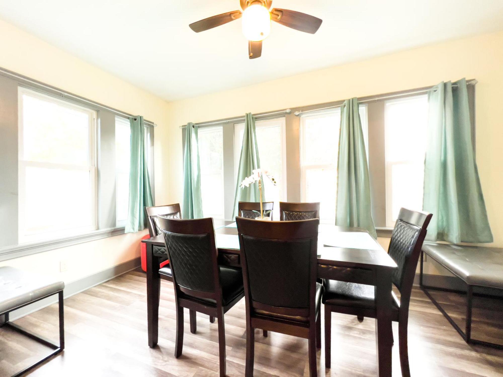 Centrally Located 5Br House In Niagara Falls Hébergement de vacances Niagara Falls