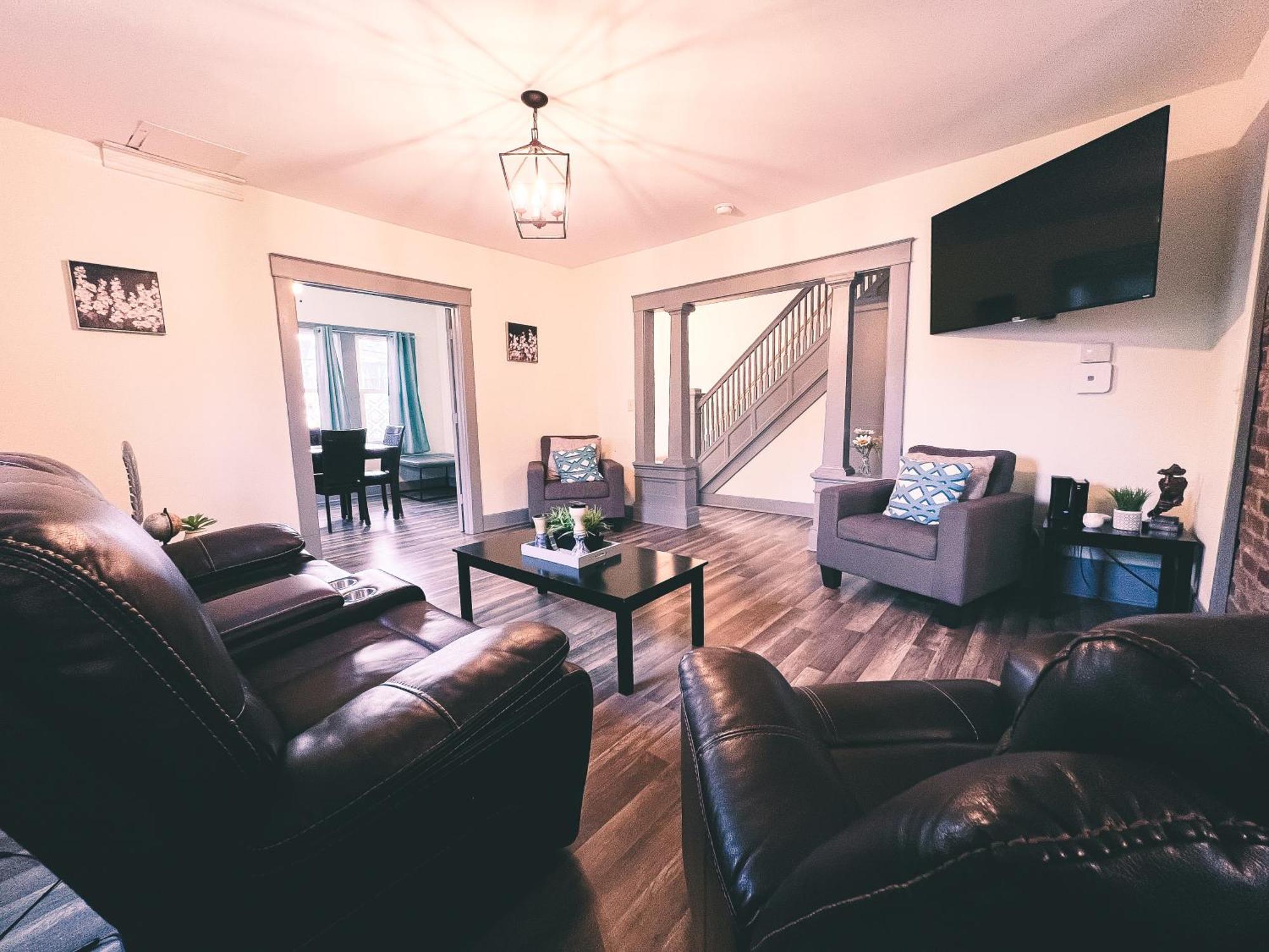 Centrally Located 5Br House In Niagara Falls Hébergement de vacances Niagara Falls