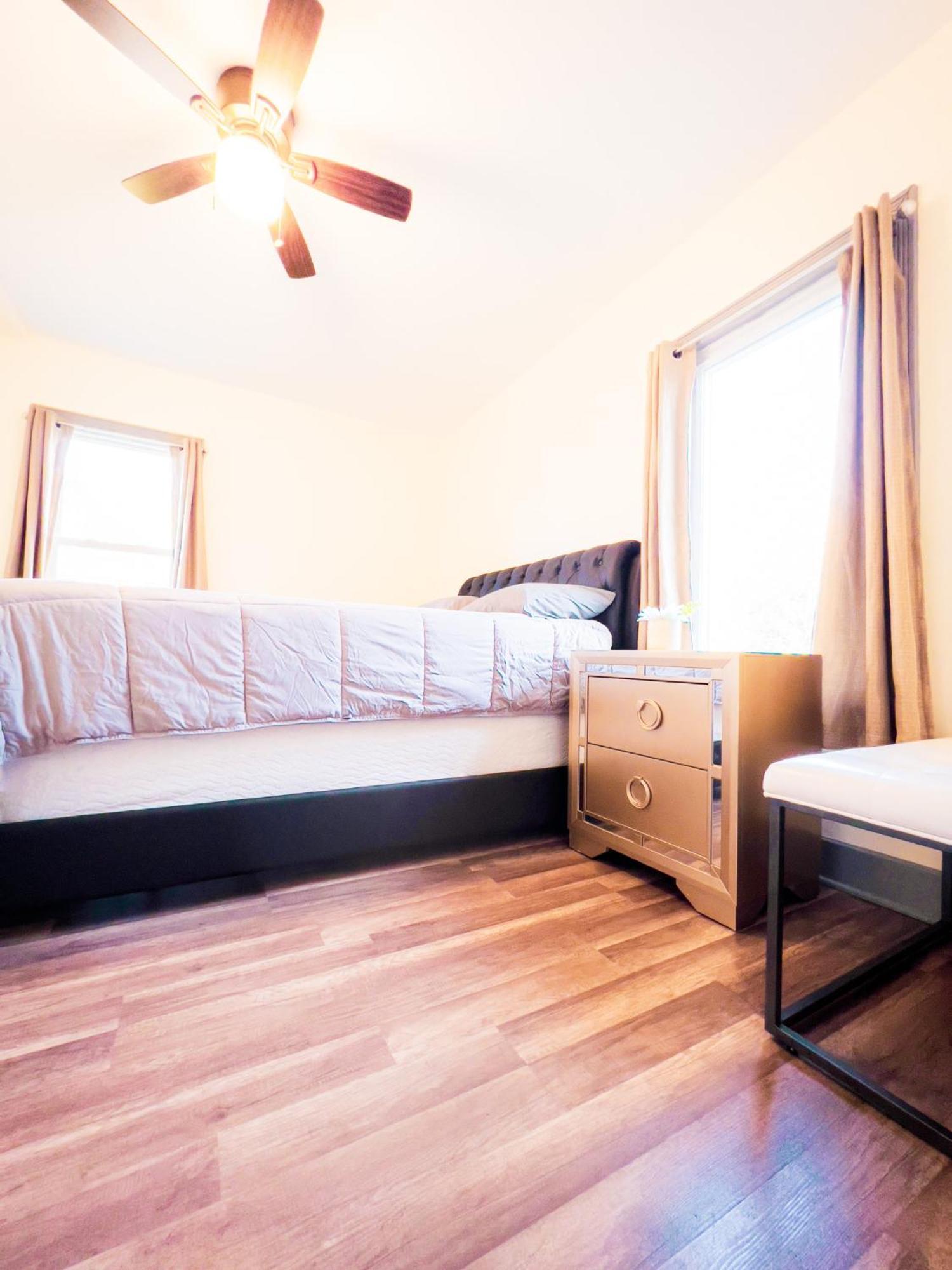 Centrally Located 5Br House In Niagara Falls Hébergement de vacances