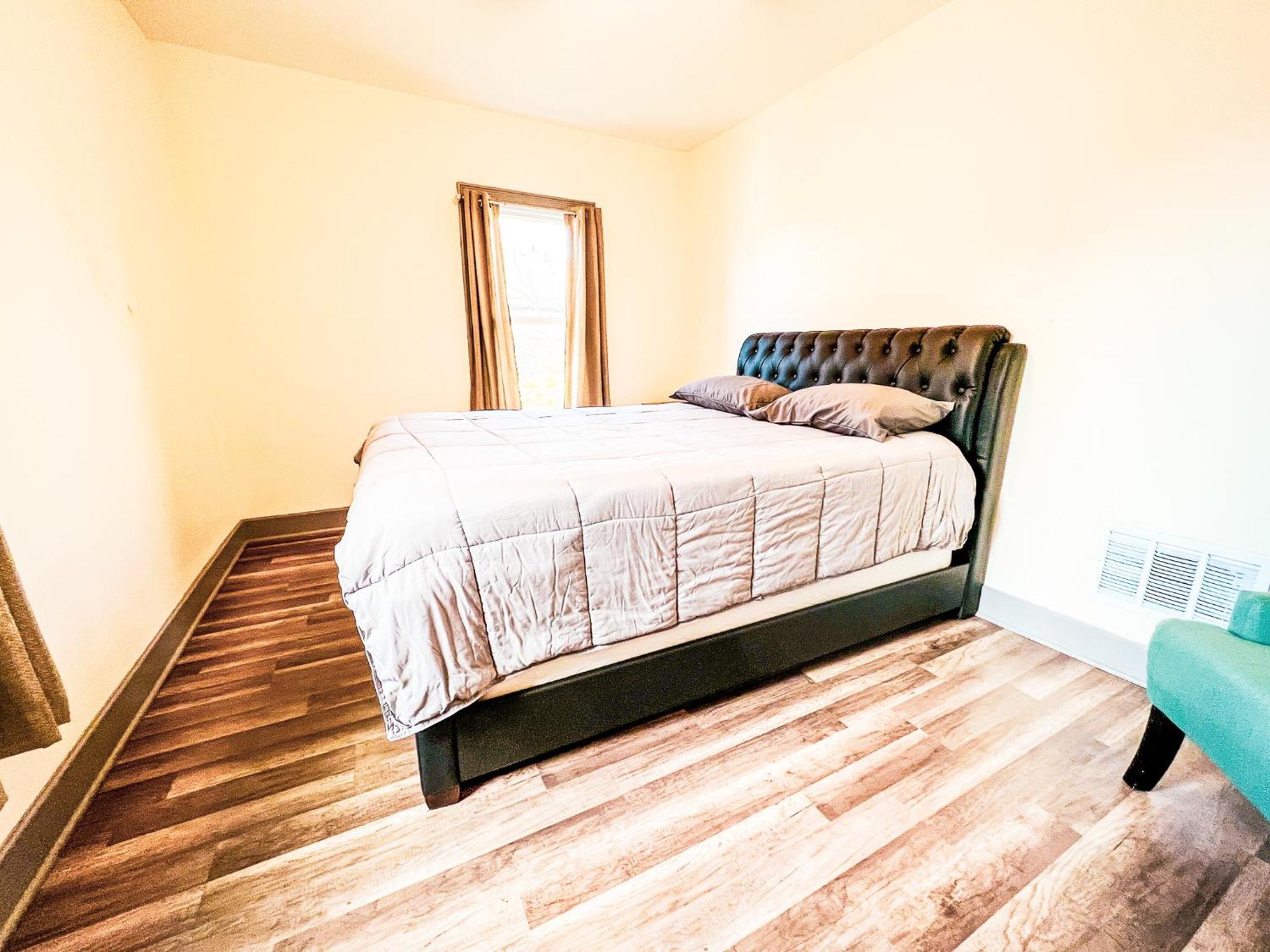 Centrally Located 5Br House In Niagara Falls Hébergement de vacances *